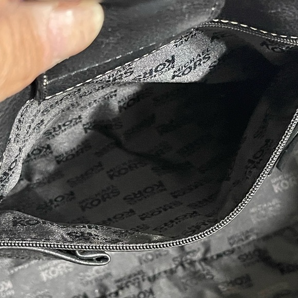 MICHAEL KORS Genuine Leather Large Soft Tote Shoulder Handbag. Very GUC w/COA - Picture 10 of 13